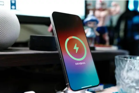 阜龙乡苹果15换屏服务分享用什么充电器给iPhone15充电更好 